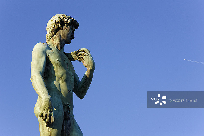 Replica of Michelangelo's David in the Piazza Michelangelo图片素材