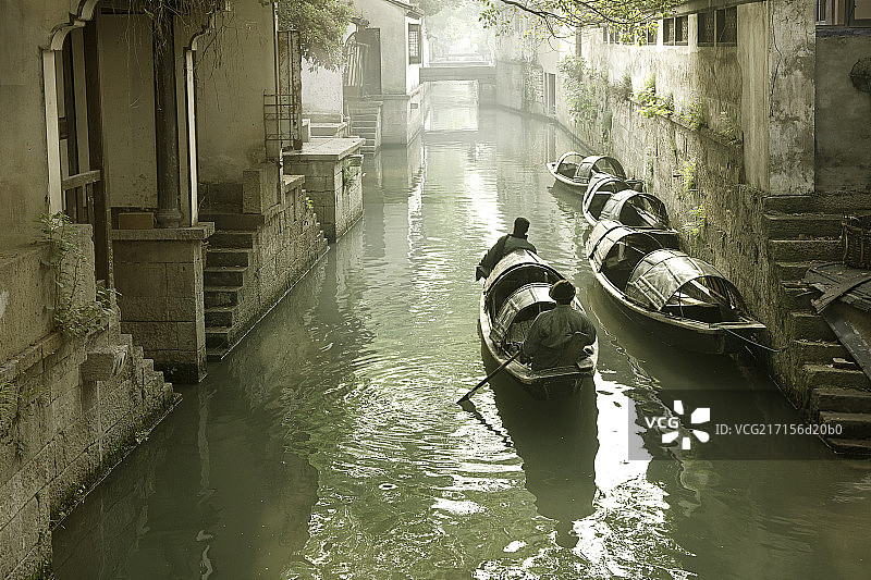 鲁迅故居门前河道与乌篷船图片素材