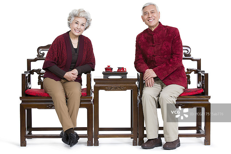老年夫妇和明式家具图片素材