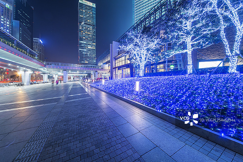 上海夜晚城市道路图片素材