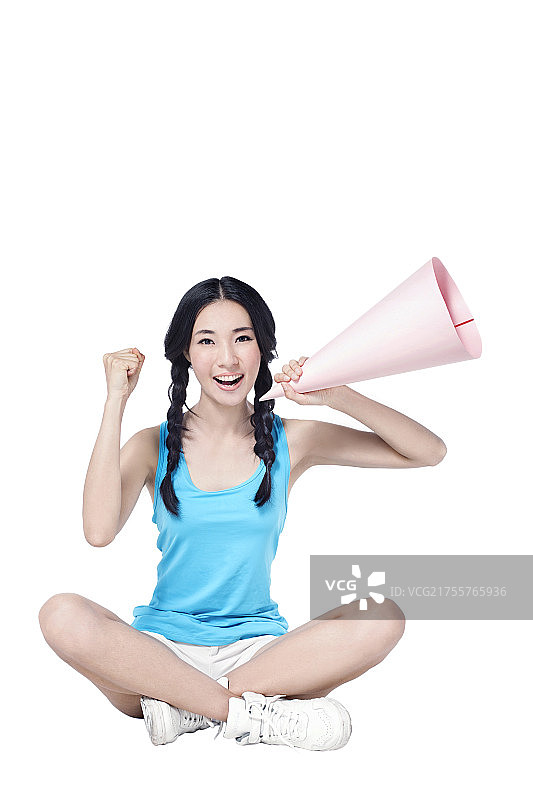 手拿纸筒的时尚女青年图片素材