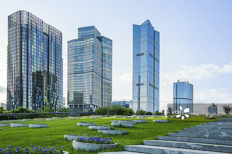 现代高楼建筑和绿化区图片素材