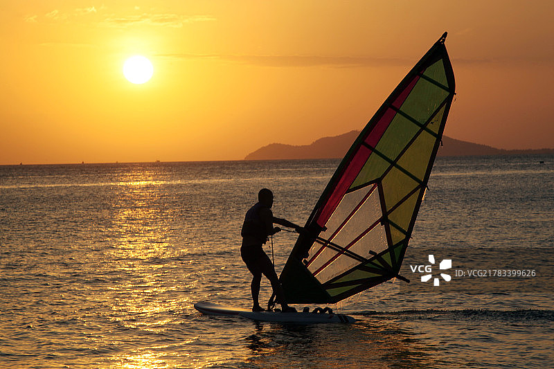 海上帆板运动图片素材