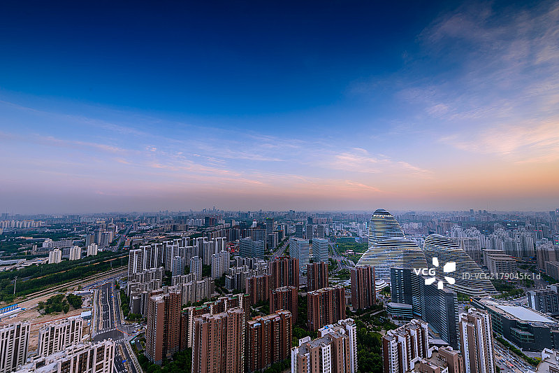 高机位拍摄北京城市主干道建筑群望京图片素材