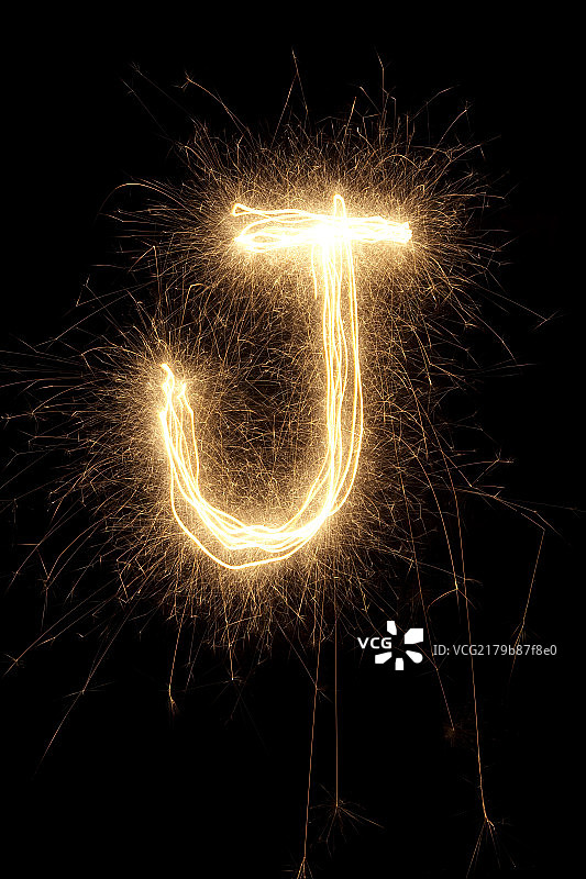 长时间曝光的光绘摄影字母J图片素材