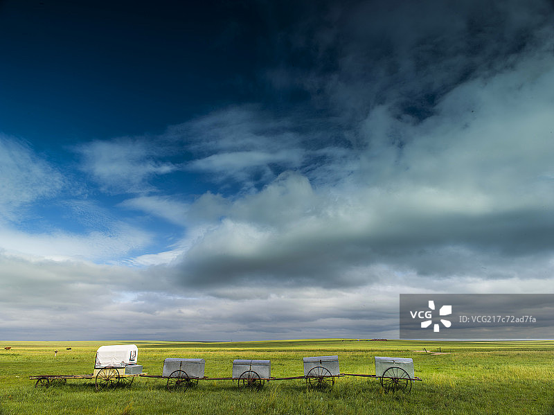 草原上的勒勒车图片素材