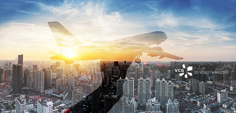 城市背景下的飞机图片素材