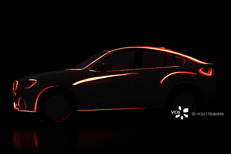 光线下的高档汽车图片素材