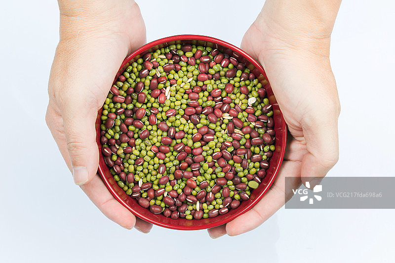 手捧杂粮图片素材