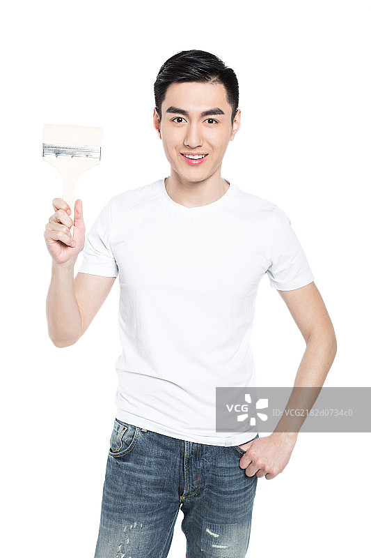 男人拿着一把刷子图片素材