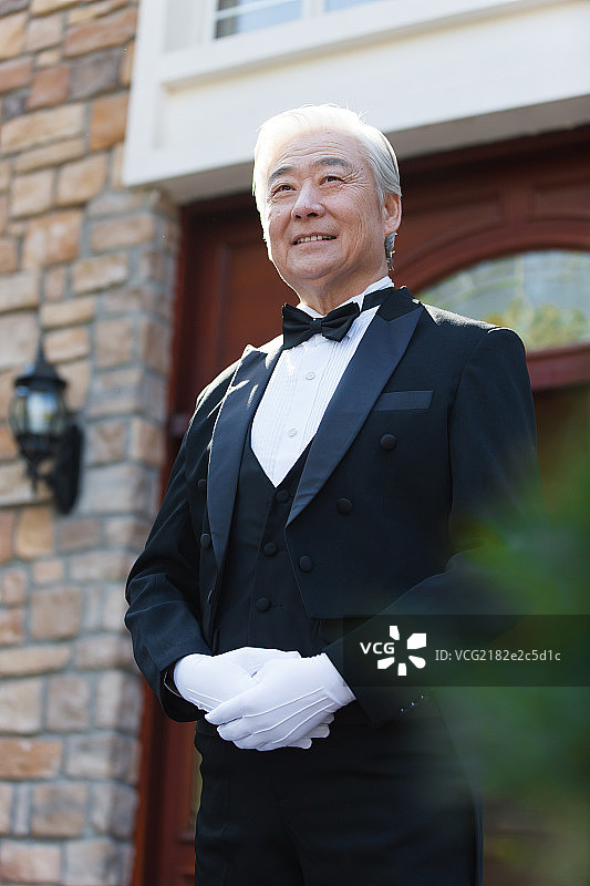 管家站在门口图片素材