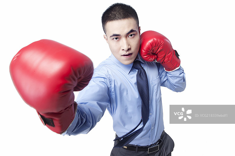 穿蓝色衬衫戴拳击手套的商务男士图片素材