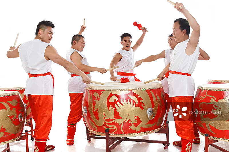 东方人在击鼓图片素材