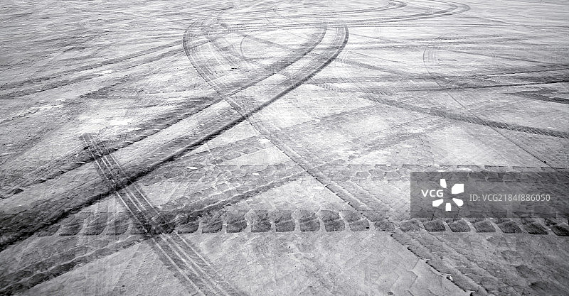 赛车场大型汽车轮胎印图片素材