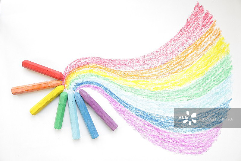 蜡笔画的彩虹图片素材