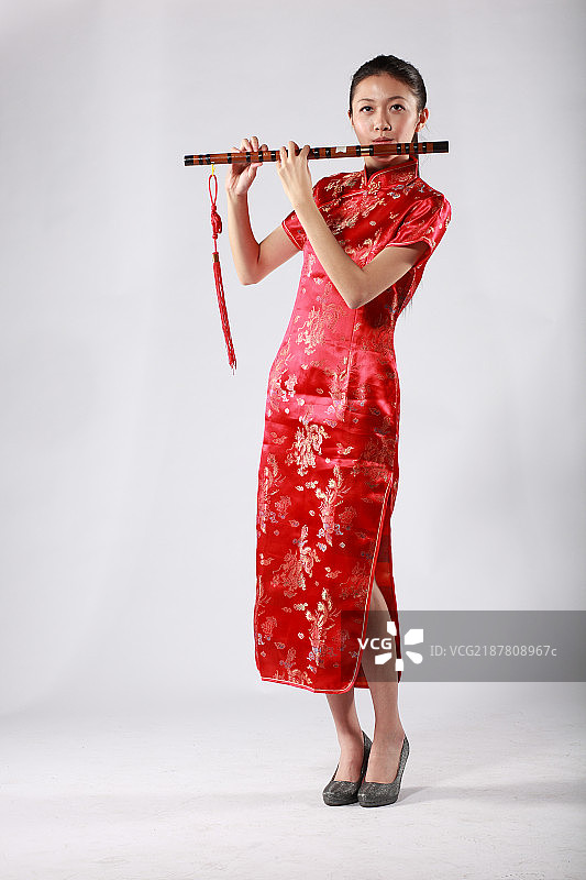 穿旗袍的女生图片素材