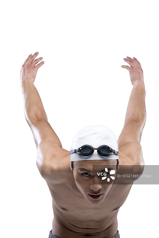 Young man diving into water图片素材