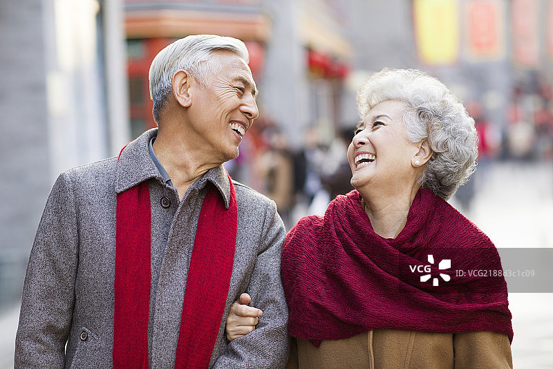 老年夫妇过新年图片素材