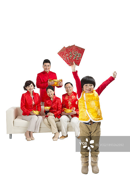 棚拍节日气氛中的唐装一家人团聚图片素材