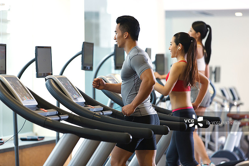 青年人健身图片素材