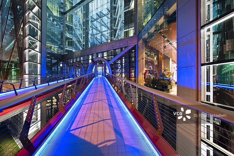 北京Parkview Green芳草地购物中心内部通道图片素材