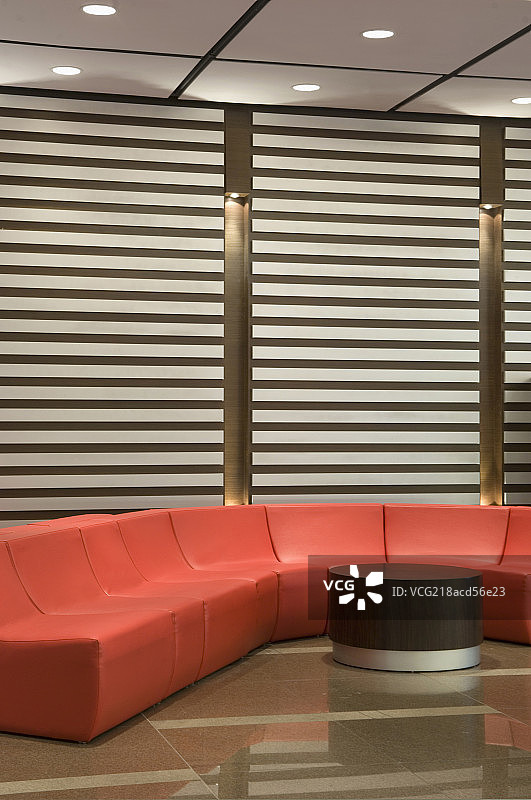 Interior of modern office lobby with red sitting furniture图片素材