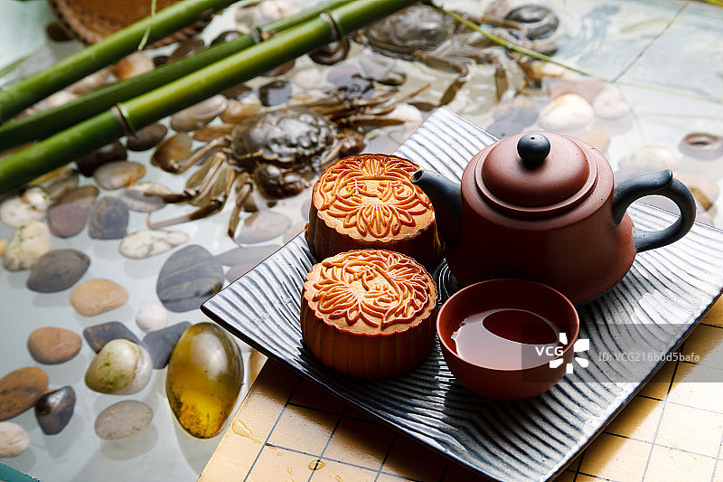 静物月饼螃蟹茶具图片素材