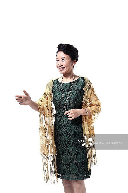 穿绿色礼服的中老年人图片素材