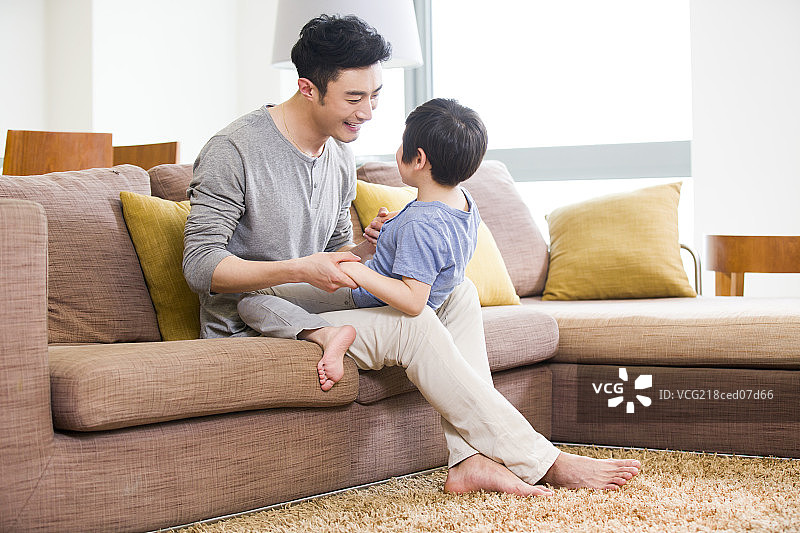 开心的父子俩图片素材