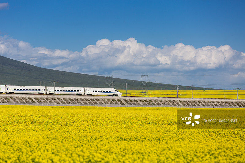 门源青藏铁路动车图片素材