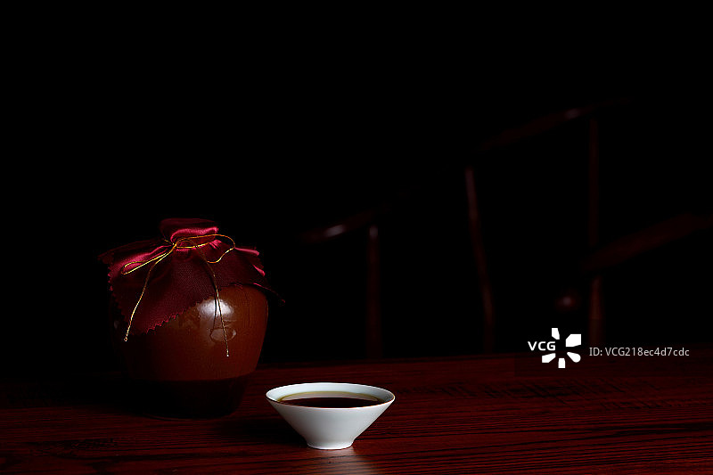 黄酒与酒杯图片素材