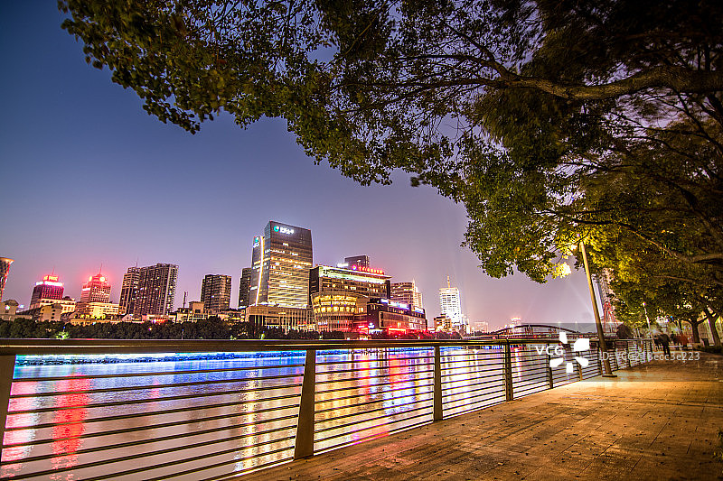 宁波甬江边城市建筑图片素材
