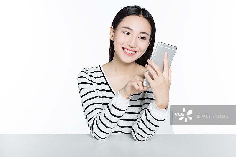 少女手拿电话图片素材