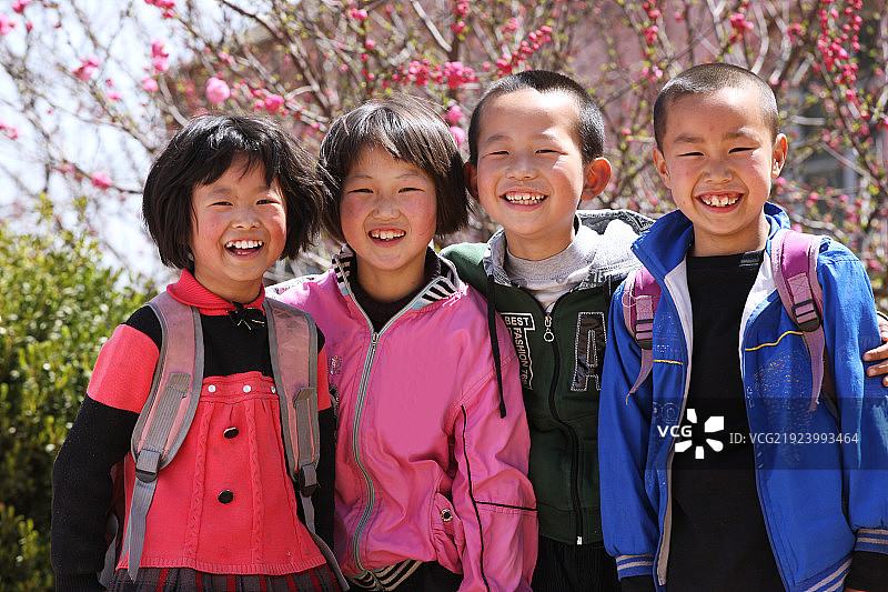 乡村小学生图片素材