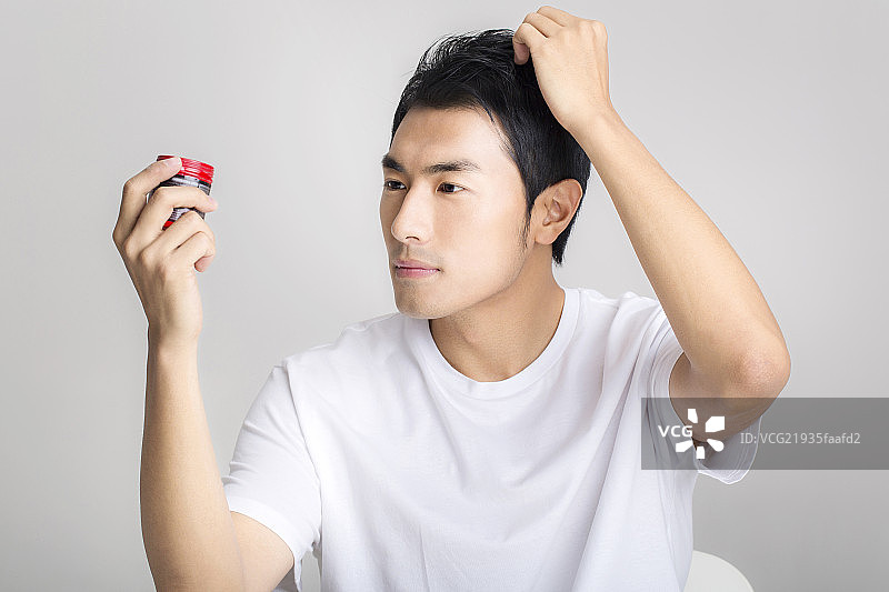 青年男士美发肖像图片素材