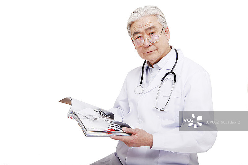 东方医生看书图片素材
