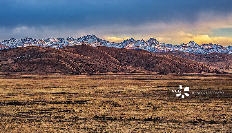 全景雪山夕照图片素材