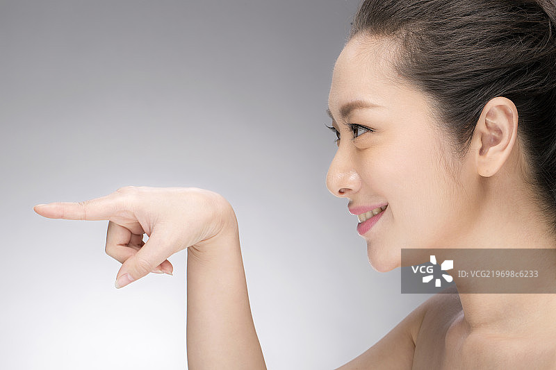 年轻女人美妆肖像图片素材