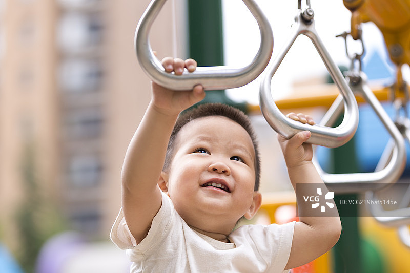 幼儿户外玩耍图片素材