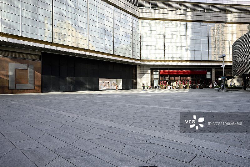 北京CBD奢侈品旗舰店咖啡馆和商业步行街广场图片素材