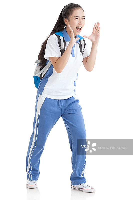 一个中学女生模仿喇叭大喊图片素材