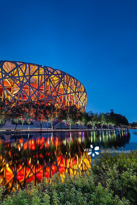 河岸边的鸟巢夜色图片素材