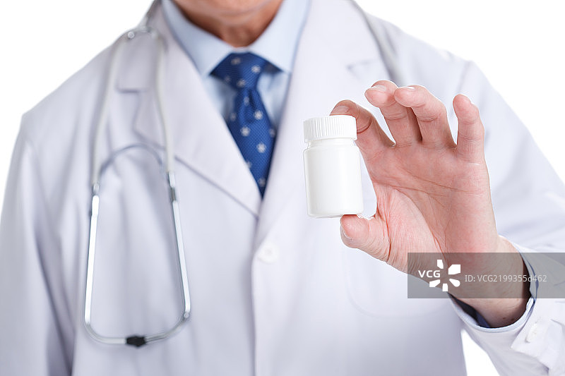 医生拿着药品图片素材