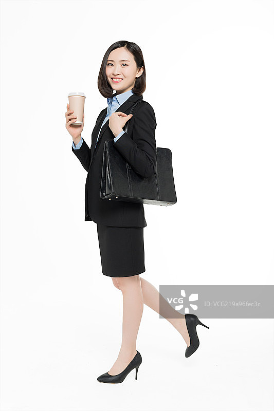 拿着咖啡杯的女白领图片素材
