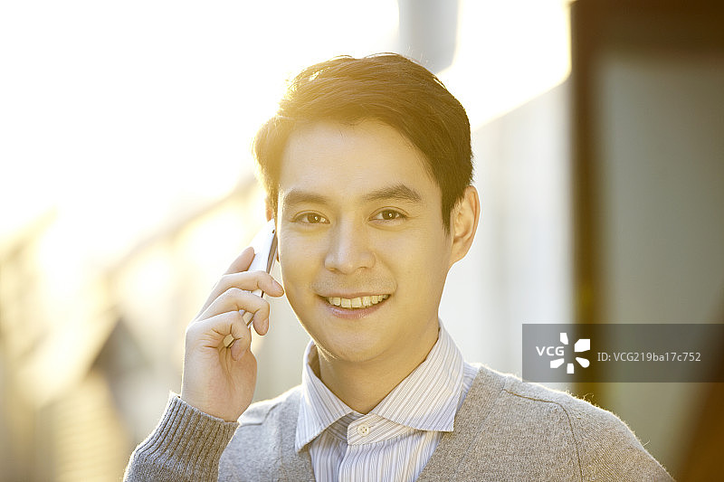 亚洲商务男士户外工作图片素材