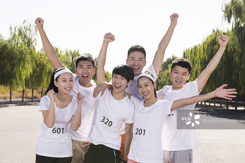 Marathon runners at starting line图片素材