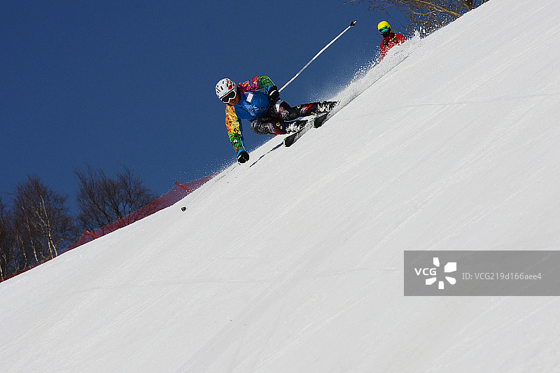 东方人滑雪图片素材