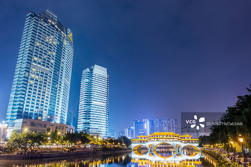 成都府南河香格里拉大酒店夜景图片素材