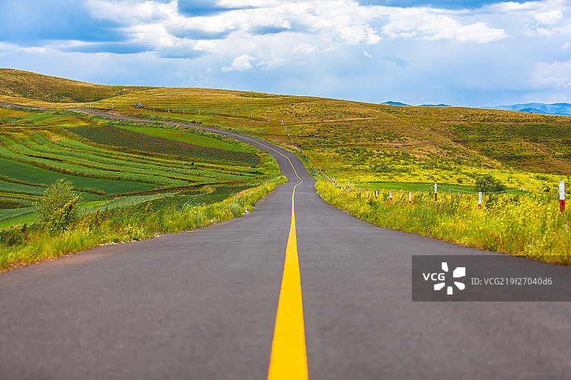 草原公路图片素材