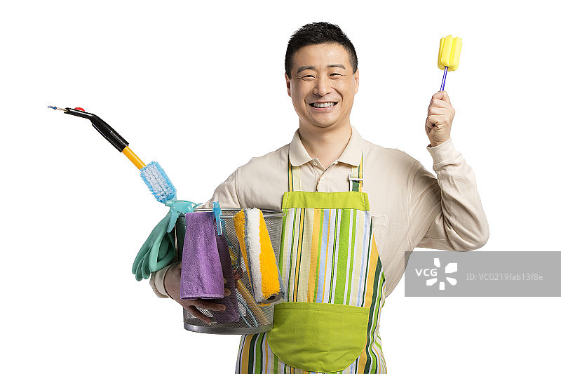 中年男人拿着清洁用品图片素材